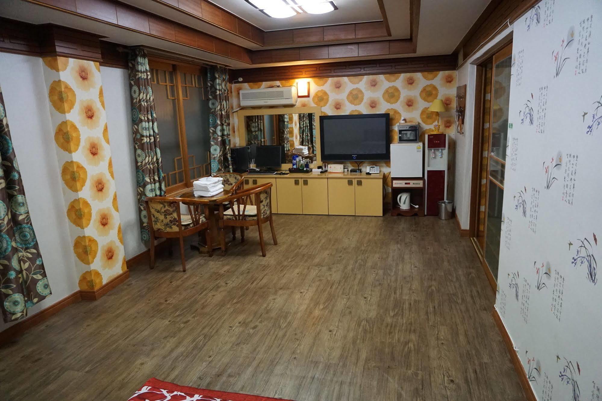 Goodstay Andong Park Hotel Екстериор снимка